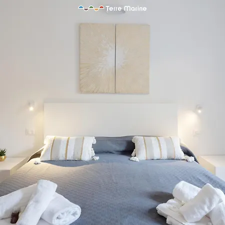 Midtown, Terre Marine Гостьовий будинок
