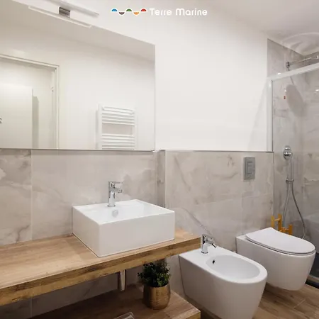 Midtown, Terre Marine Гостьовий будинок