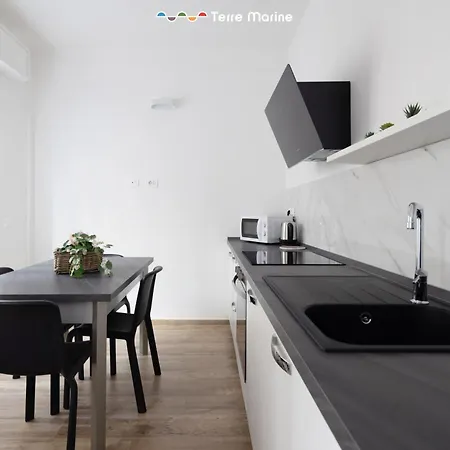 Midtown, Terre Marine Ла-Спеція